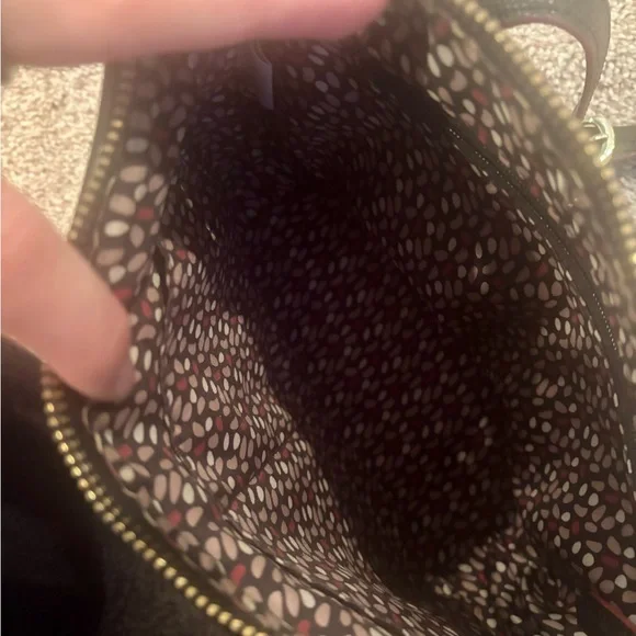 Vera Bradley Black Crossbody Bag with Timeless Elegance - Picture 3 of 4